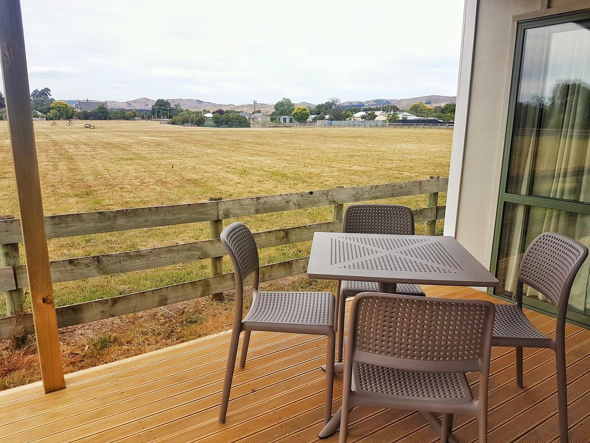 Martinborough Top 10 Holiday Park Exterior foto